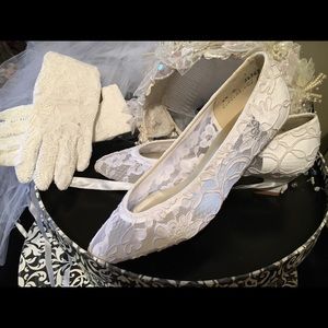 Dyables Lace Bridal Pumps  Size 6 1/2